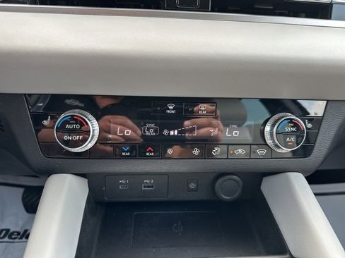 Used 2023 Mitsubishi Outlander SEL image 42