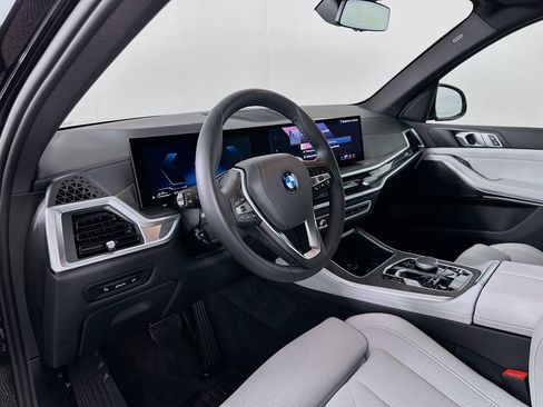 Used 2025 BMW X5 xDrive50e w/ Parking Assistance Package image 9