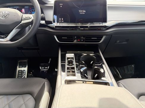 New 2026 Volkswagen Atlas Cross Sport SEL Premium R-Line image 19