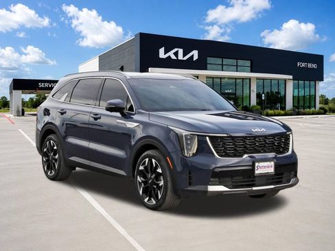 Certified 2024 Kia Sorento SX FWD image 3