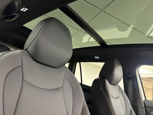 New 2026 Volkswagen Tiguan SE R-Line AWD/4WD image 16