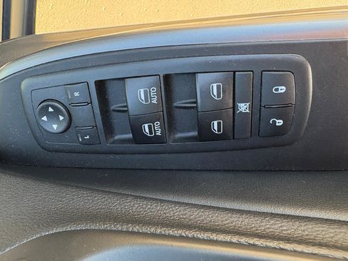 Used 2019 Jeep Cherokee Limited w/ Luxury Group image 19