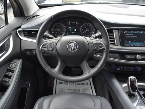 Used 2019 Buick Enclave Essence FWD image 17