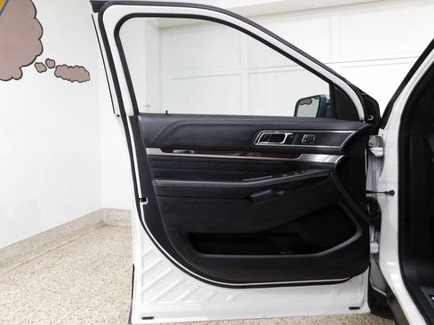 Used 2019 Ford Explorer Platinum image 25