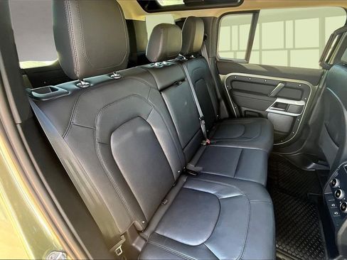 Used 2024 Land Rover Defender 110 S image 28