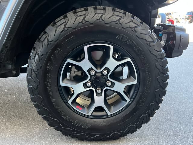 Used 2018 Jeep Wrangler Unlimited Sahara AWD/4WD image 11