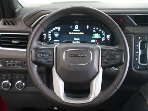 Used 2023 GMC Yukon XL Denali AWD/4WD image 12