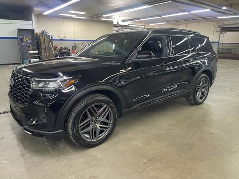 Used 2025 Ford Explorer ST-Line w/ Premium Package AWD/4WD image 3