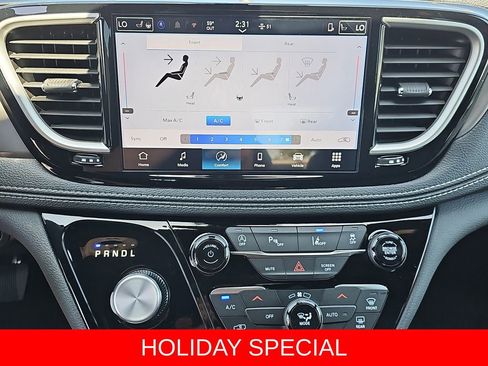 New 2025 Chrysler Pacifica Select image 22