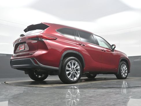 Used 2023 Toyota Highlander Limited image 34