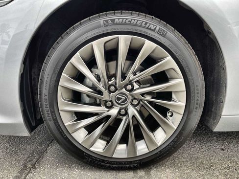 Used 2023 Lexus ES 300h w/ Luxury Package FWD image 19