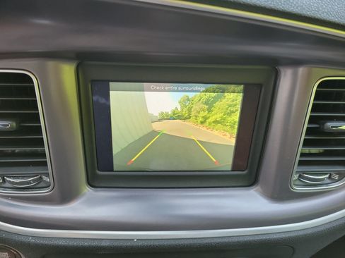 Used 2019 Dodge Charger SXT RWD image 16