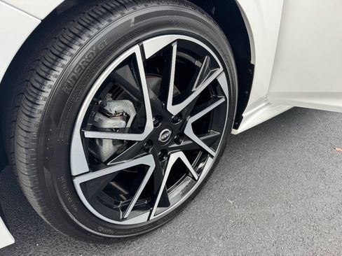 Used 2024 Nissan Sentra SR w/ SR Premium Package FWD image 19