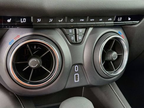 Used 2025 Chevrolet Blazer LT FWD image 20