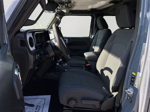 New 2025 Jeep Gladiator Sport image 24
