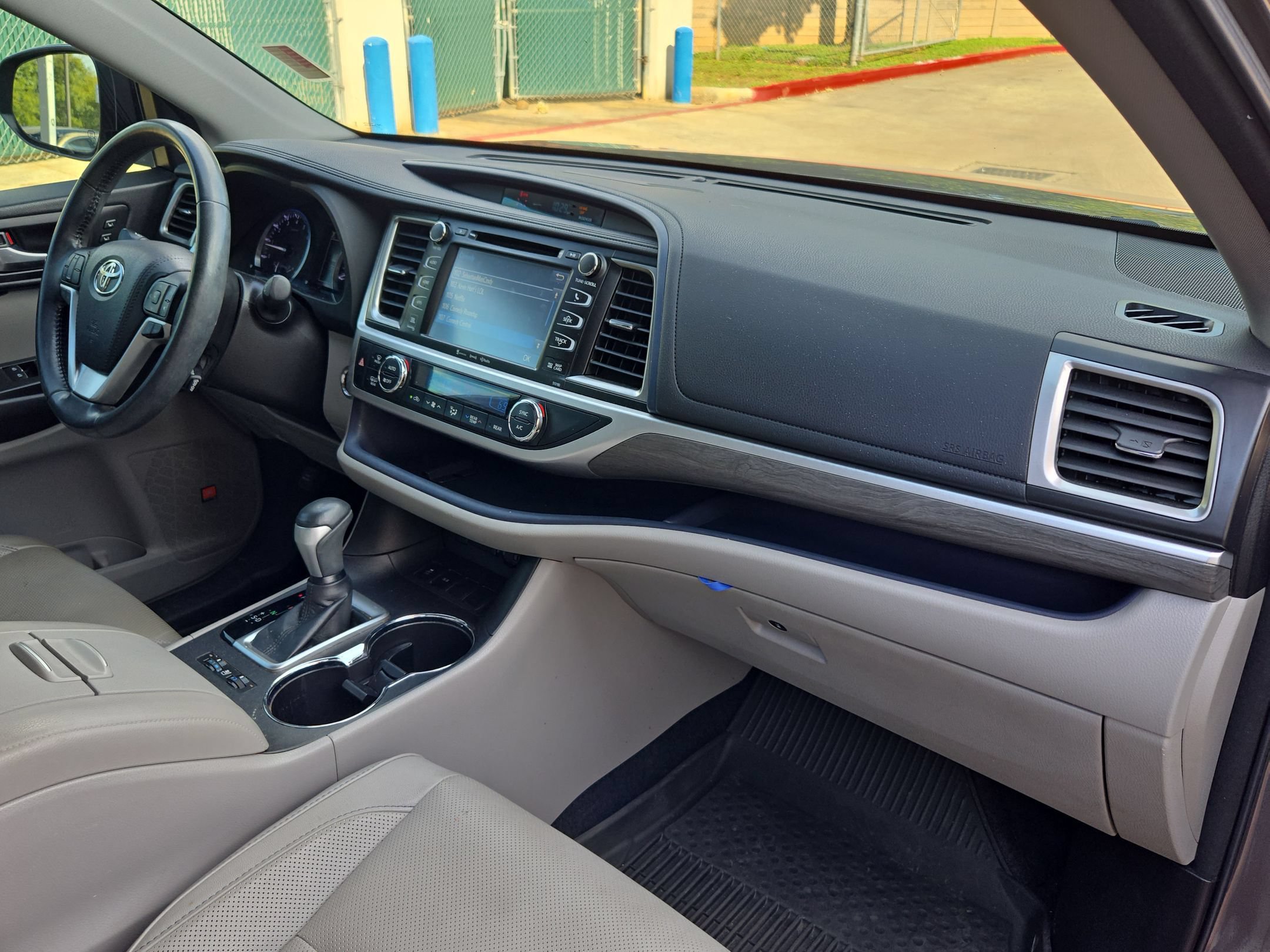 Used 2018 Toyota Highlander Limited FWD image 28