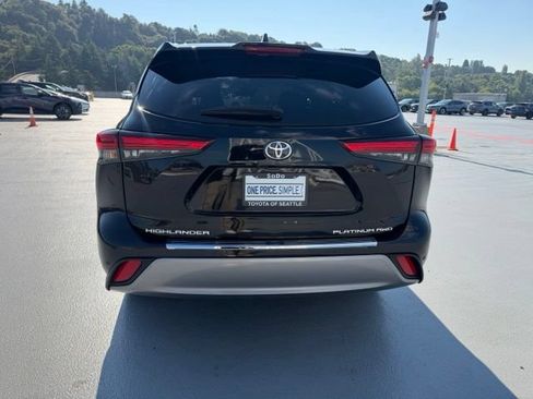 Used 2023 Toyota Highlander Platinum AWD/4WD image 4
