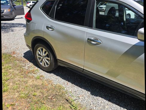 Used 2017 Nissan Rogue SV FWD image 6