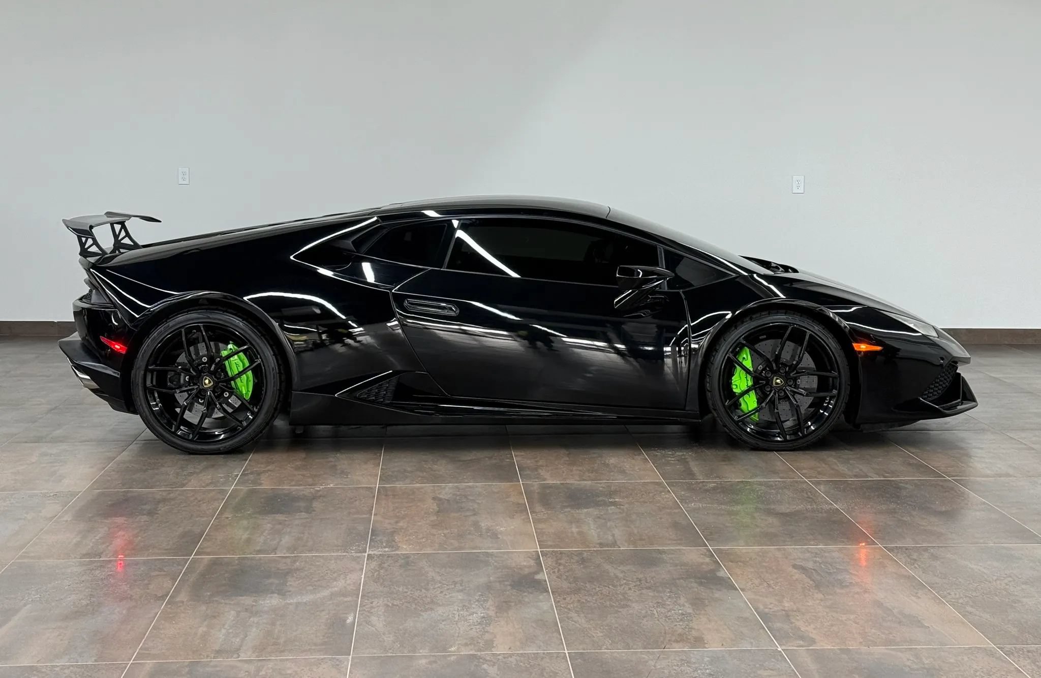 Used 2015 Lamborghini Huracan LP 610-4 AWD/4WD image 14