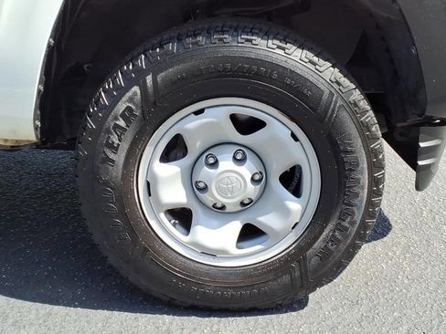 Used 2022 Toyota Tacoma SR image 9
