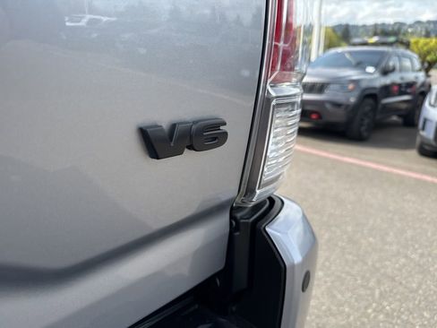 Used 2020 Toyota Tacoma TRD Sport w/ Technology Package image 14