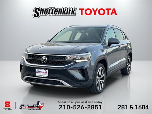 Used 2022 Volkswagen Taos SE image 1