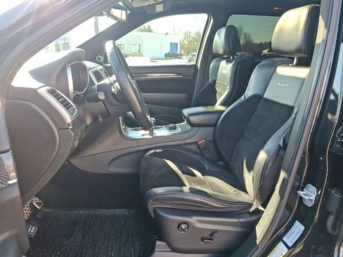 Used 2015 Jeep Grand Cherokee SRT image 11
