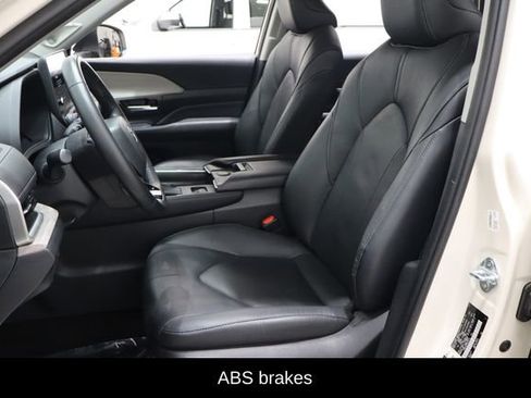 Used 2024 Toyota Grand Highlander Limited image 10