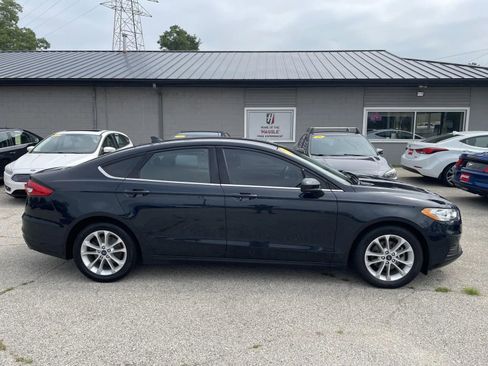 Used 2020 Ford Fusion SE FWD image 8