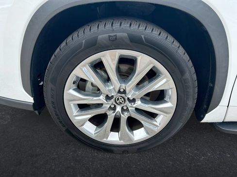 Used 2022 Toyota Highlander Limited FWD image 10