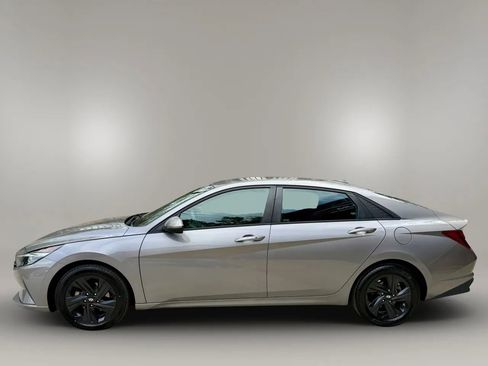 Used 2022 Hyundai Elantra SEL FWD image 2