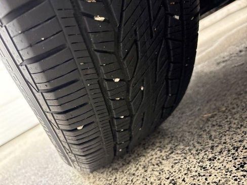 Used 2023 Chevrolet Traverse High Country image 38