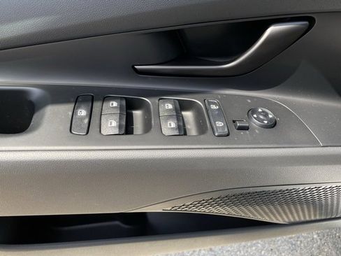 New 2025 Hyundai Elantra SEL image 12