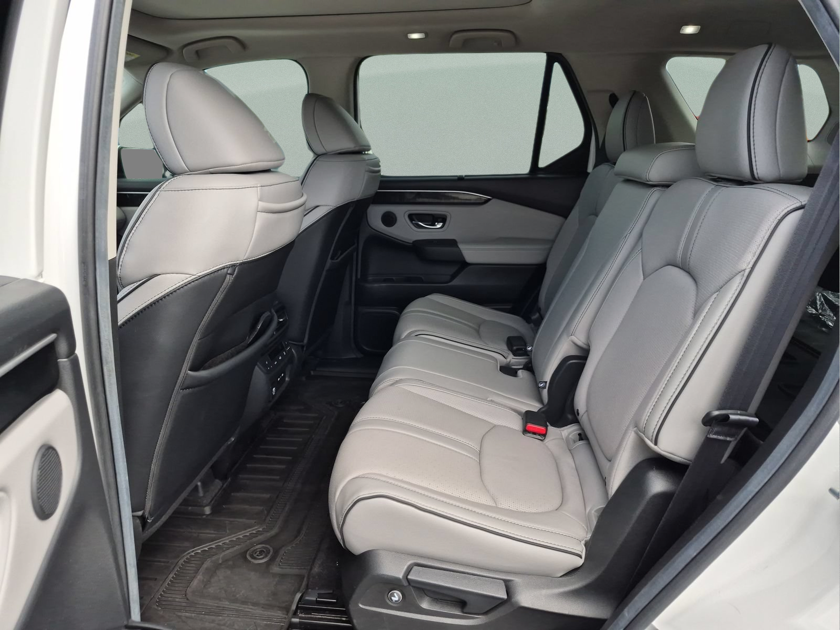 Used 2025 Honda Pilot Elite image 17