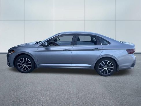 Used 2025 Volkswagen Jetta SE FWD image 7