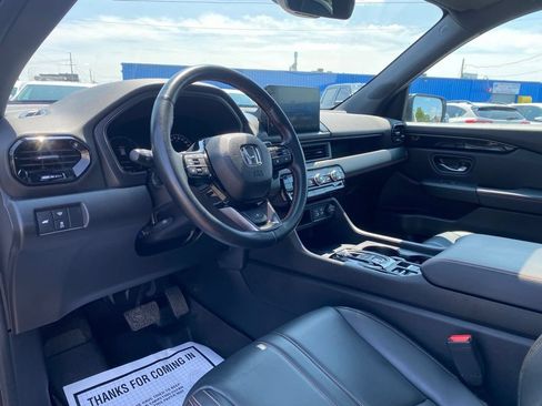 Used 2023 Honda Pilot TrailSport image 11