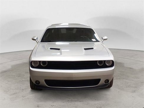Used 2022 Dodge Challenger SXT w/ Plus Package image 8