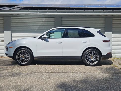 Certified 2023 Porsche Cayenne AWD/4WD image 2