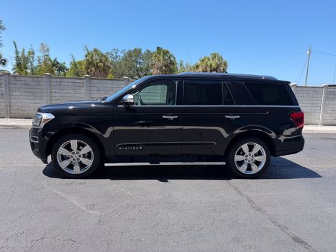 Used 2023 Ford Expedition Platinum AWD/4WD image 2