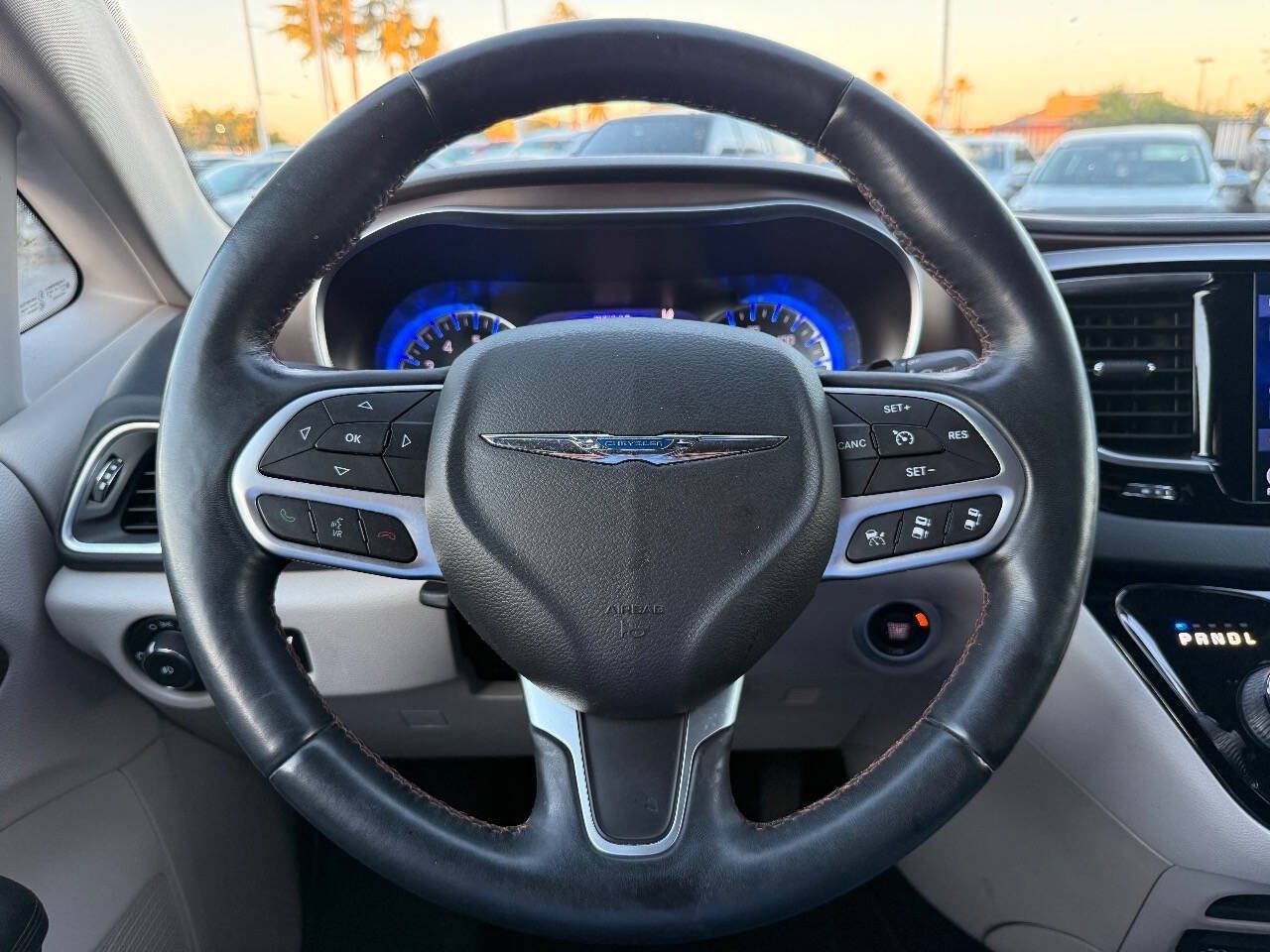 Used 2017 Chrysler Pacifica Touring-L Plus w/ Advanced Safetytec Group FWD image 19