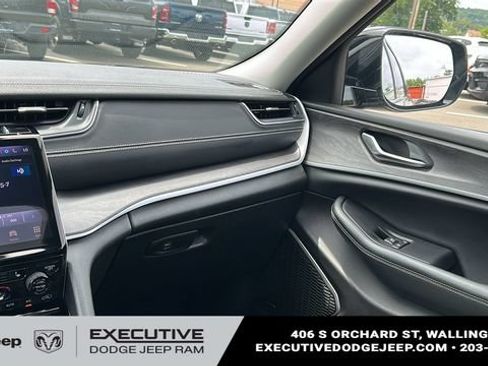Used 2023 Jeep Grand Cherokee L Limited AWD/4WD image 28