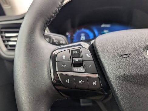 Used 2022 Ford Escape SEL w/ Technology Package image 16