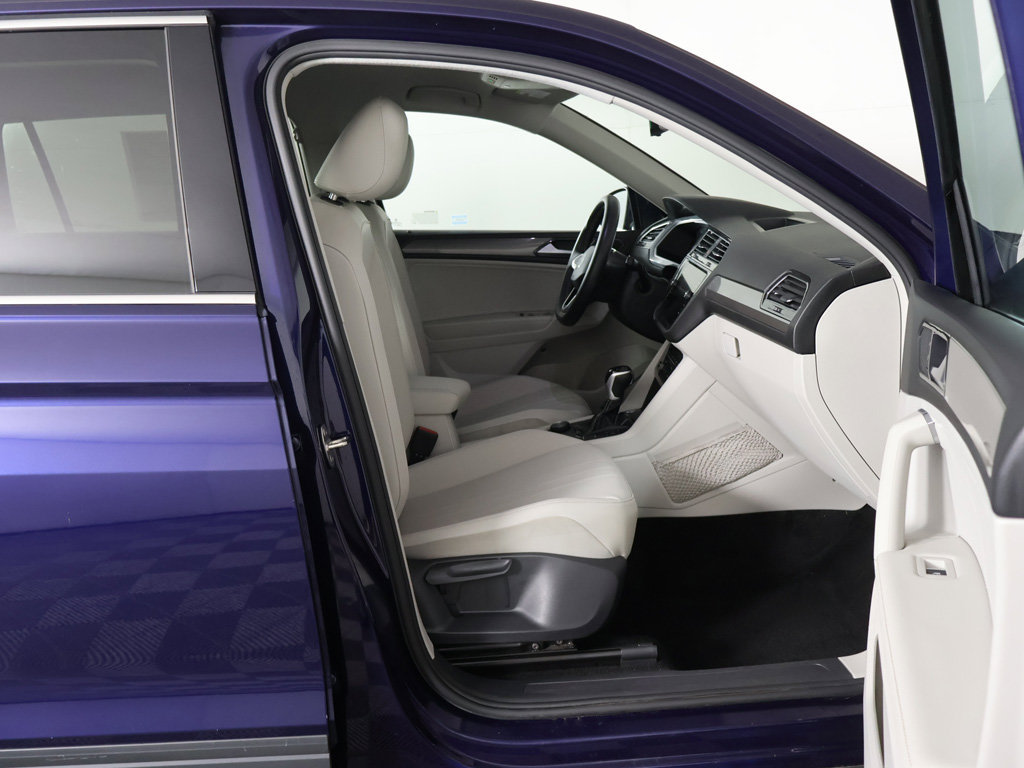 Used 2023 Volkswagen Tiguan SE AWD/4WD image 28
