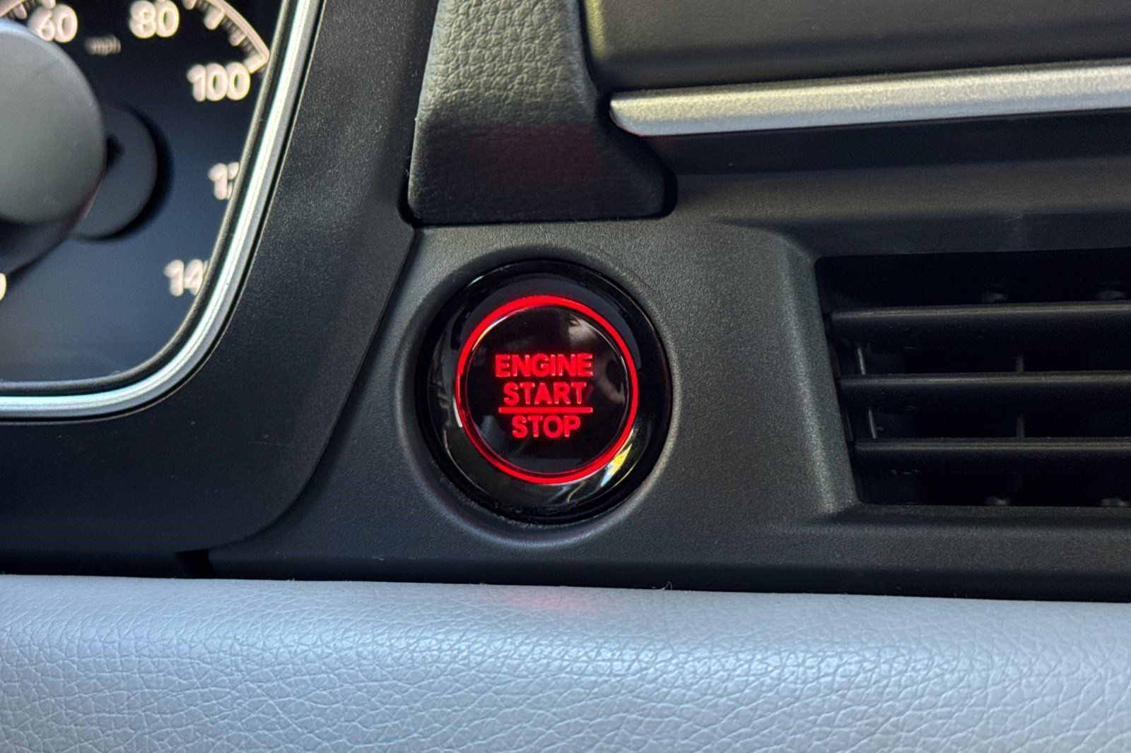 Used 2025 Honda Pilot EX-L image 17