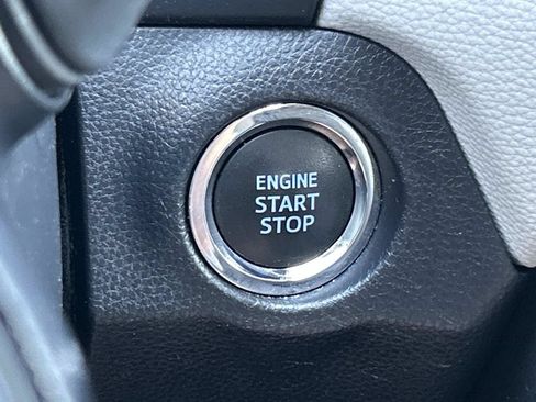 Used 2020 Toyota RAV4 XLE FWD image 33