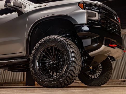 Used 2024 Chevrolet Silverado 1500 ZR2 w/ Technology Package image 16