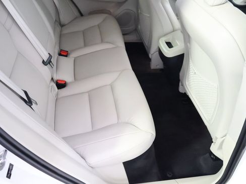 Used 2023 Volvo XC60 B5 Plus AWD/4WD image 49