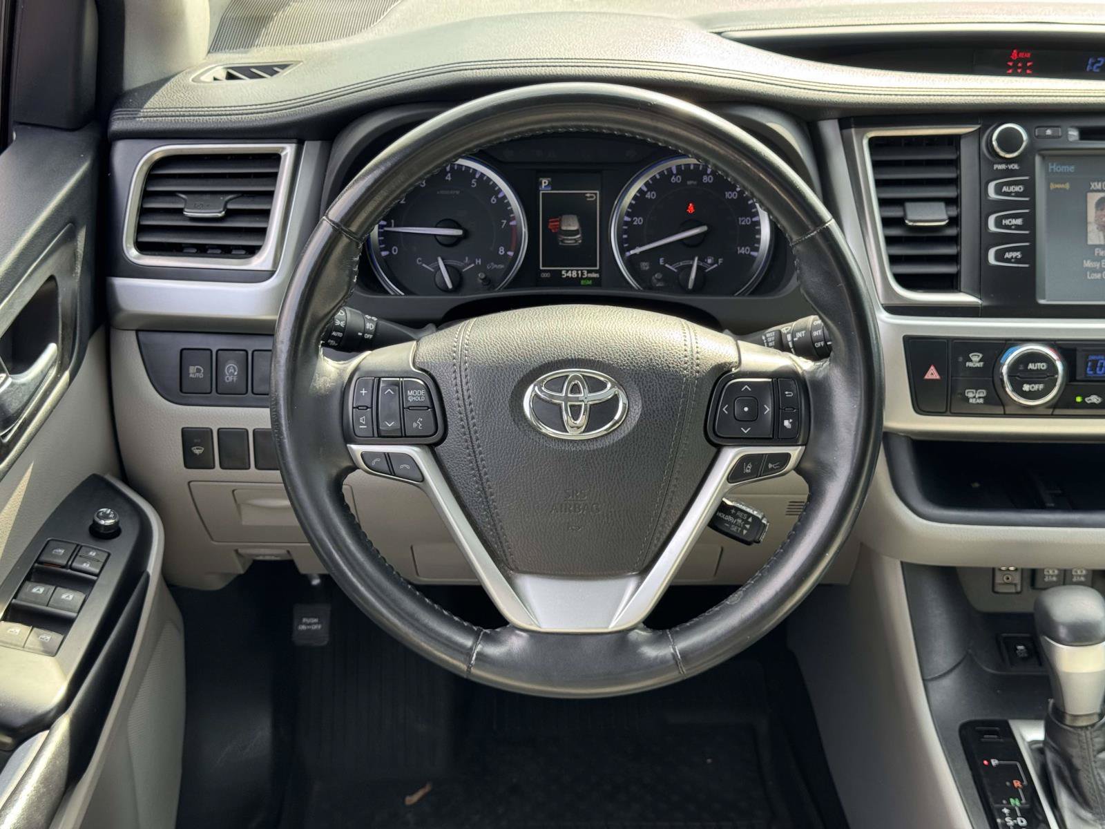 Used 2018 Toyota Highlander XLE AWD/4WD image 11