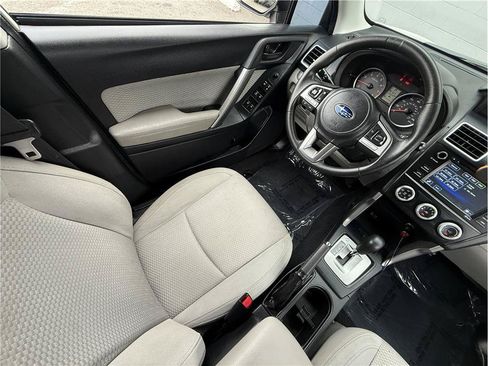Used 2018 Subaru Forester 2.5i AWD/4WD image 9