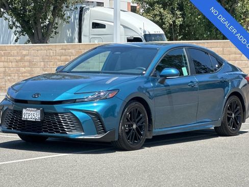 Used 2025 Toyota Camry SE w/ Convenience Package FWD image 8